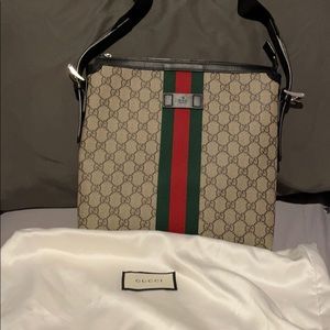 Used Gucci gg supreme messenger bag